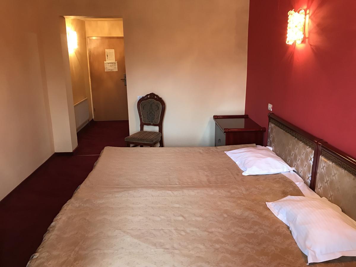 Moticica Hotell Timişoara Exteriör bild