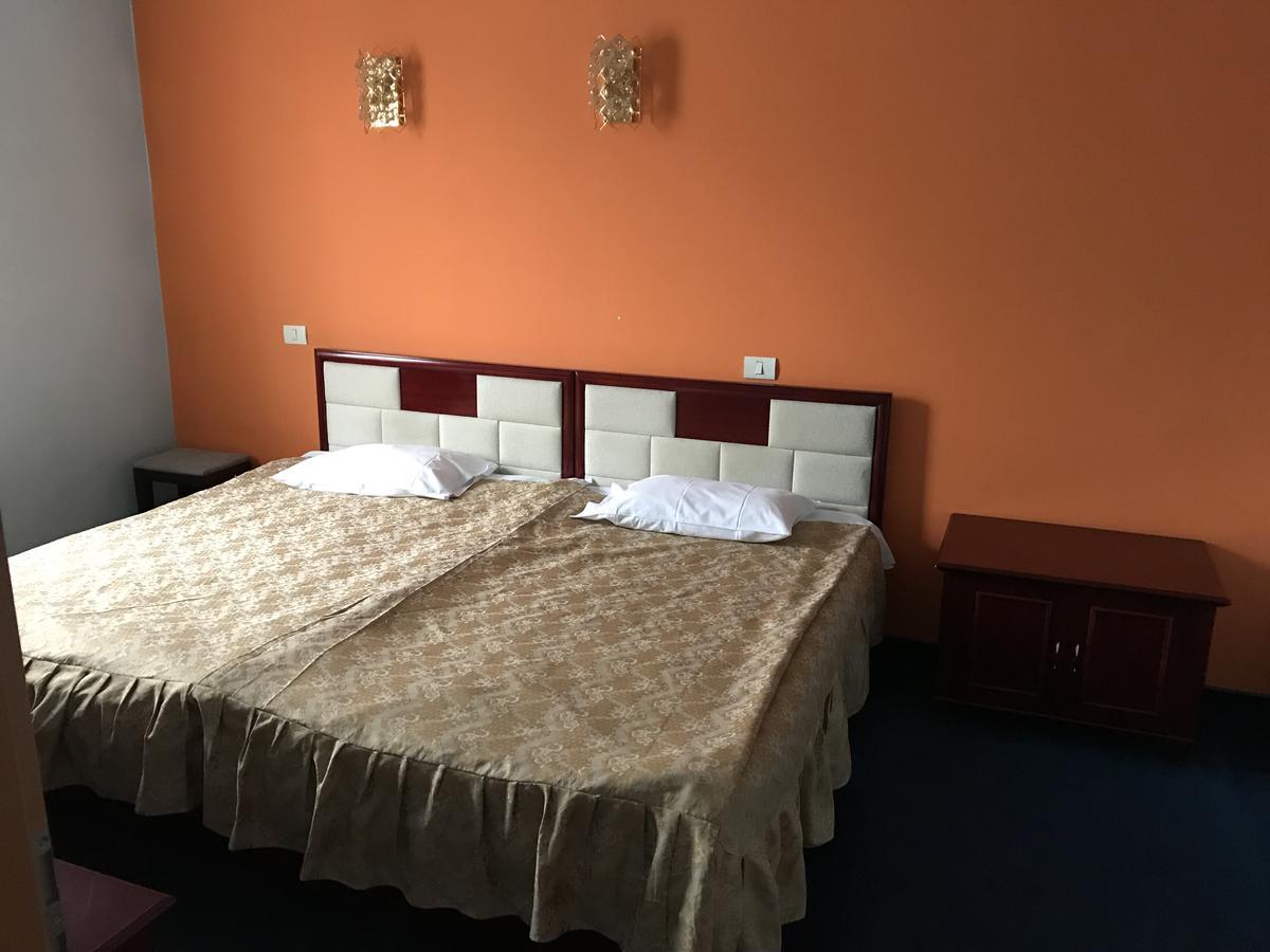 Moticica Hotell Timişoara Exteriör bild