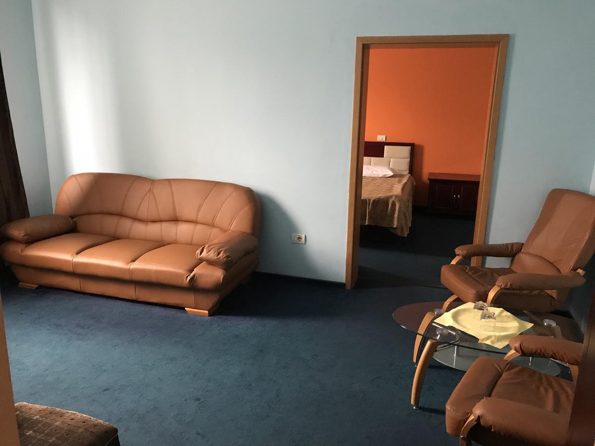 Moticica Hotell Timişoara Exteriör bild