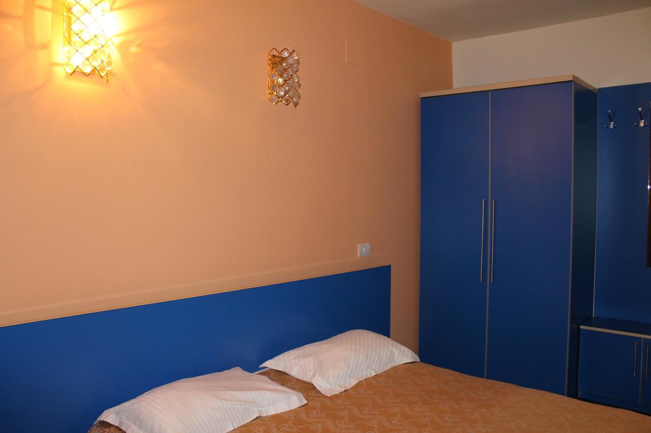 Moticica Hotell Timişoara Exteriör bild