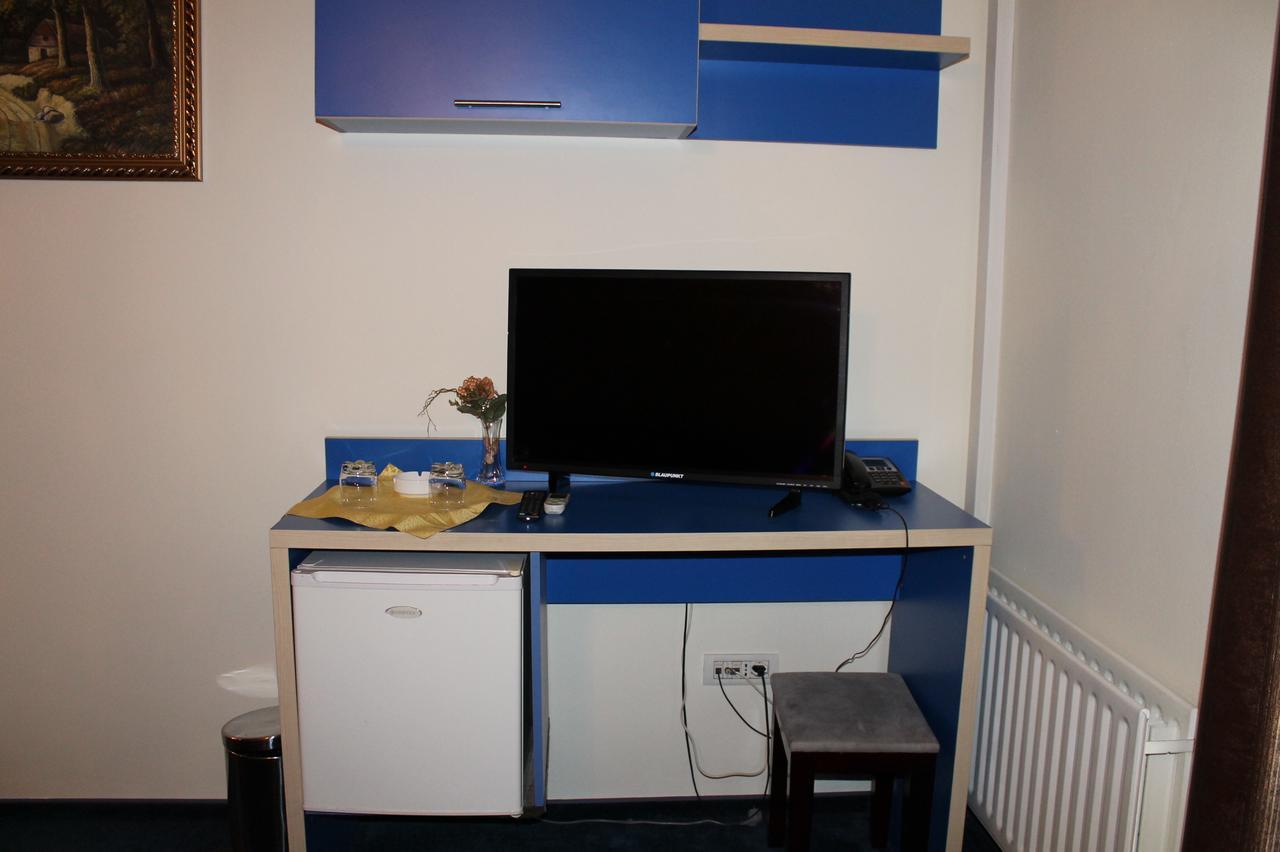 Moticica Hotell Timişoara Exteriör bild