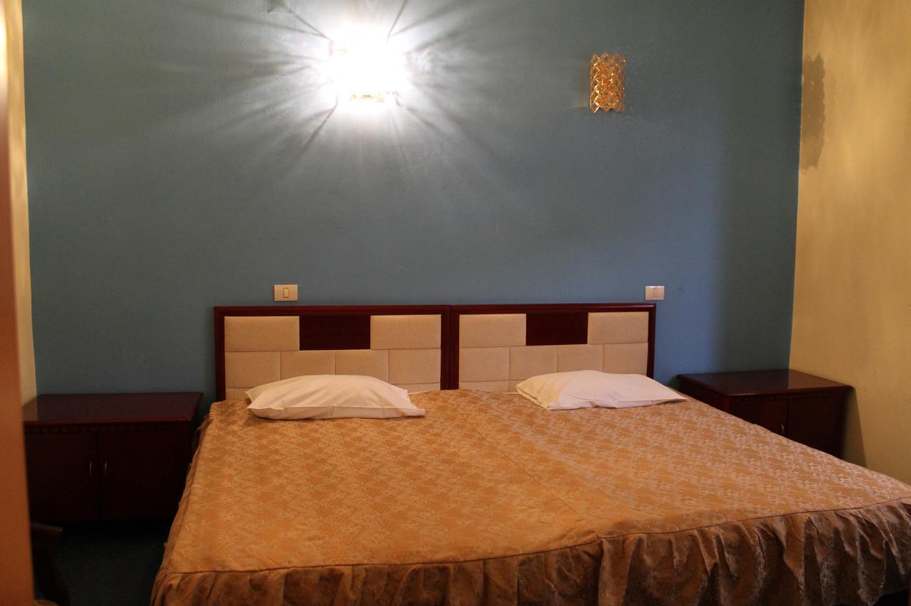 Moticica Hotell Timişoara Exteriör bild