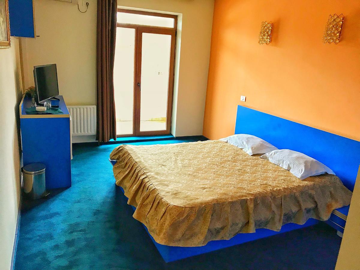 Moticica Hotell Timişoara Exteriör bild